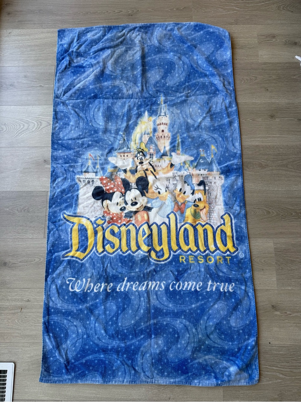 vintage disneyland resort beach towel mickey mouse pluto goofy disney castle